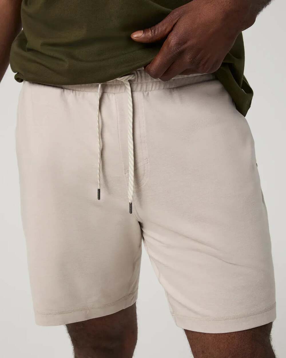 Vuori Men's Ponto Performance Short 7” Ecru Heather Athletic Shorts XL
